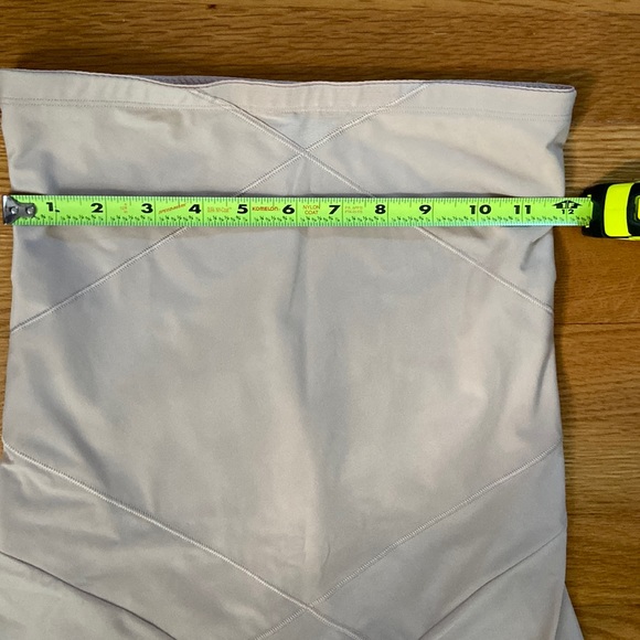 MiracleSuit “Tummy Tuck” High Waist Long Leg Shaper - Picture 7 of 9